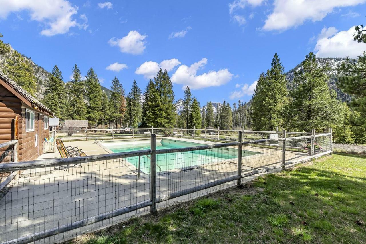Sawtooth Lodge Stanley Exterior photo