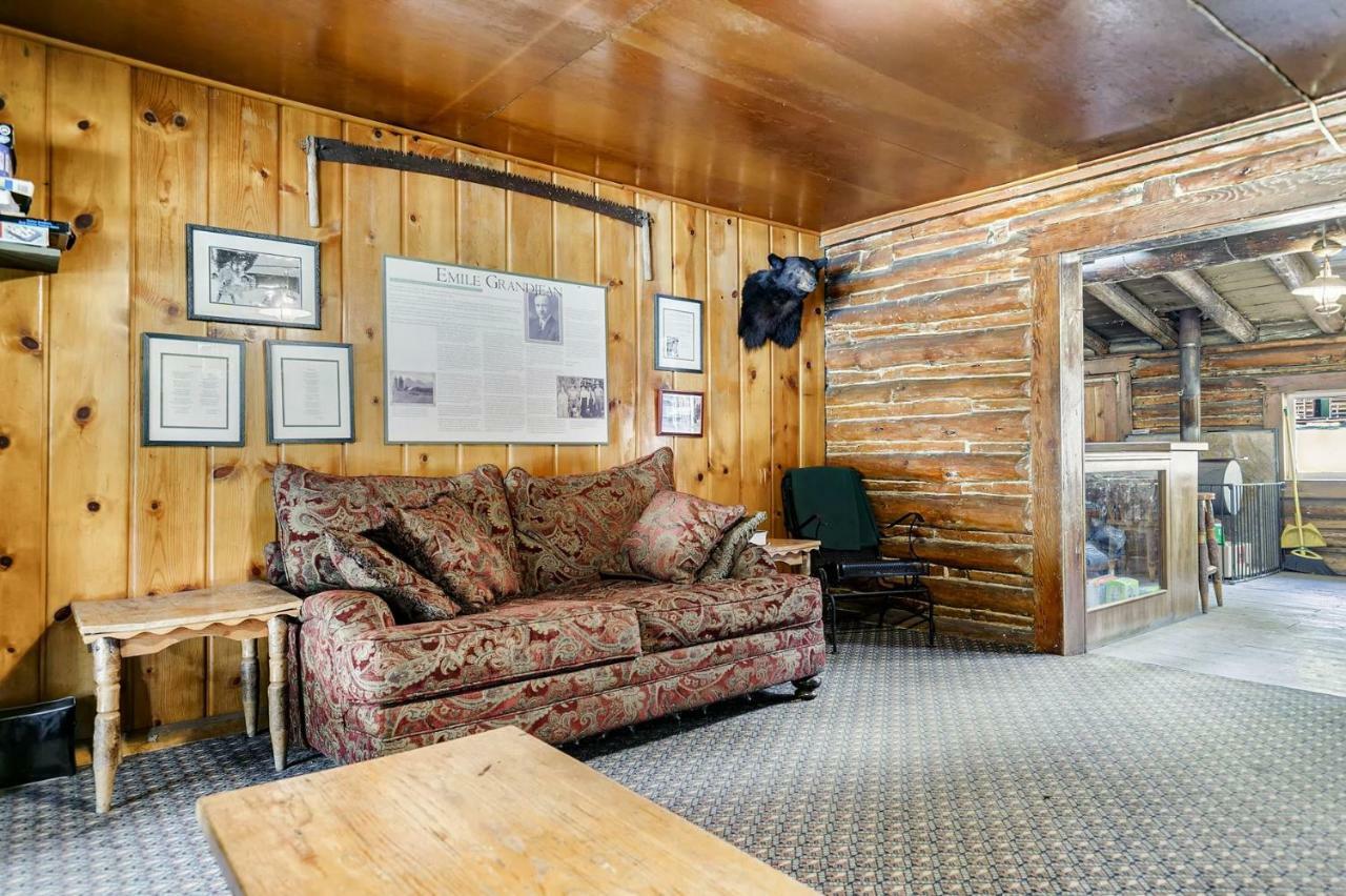 Sawtooth Lodge Stanley Exterior photo