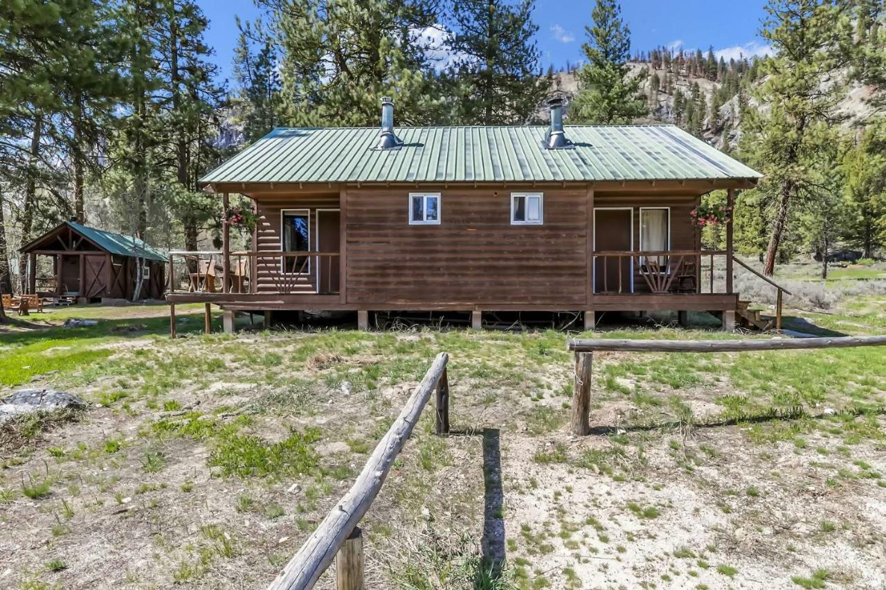 Sawtooth Lodge Stanley Exterior photo