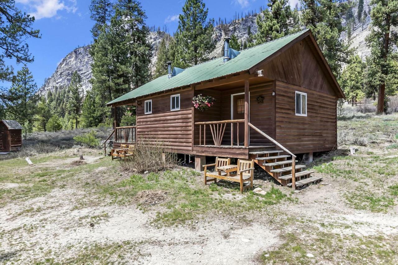 Sawtooth Lodge Stanley Exterior photo